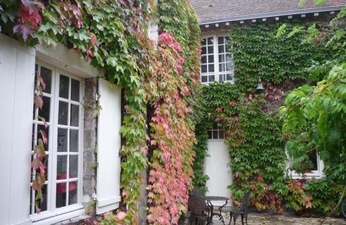 Chateauneuf-sur-Loire House | La Vigne Vierge