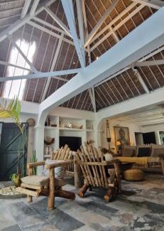 Nosy Boraha Villa | La VILLA BORAHA 300m2 PROPRIÉTÉ ENTIERE en bord de plage PISCINE PRIVEE Cuisine TV Wifi