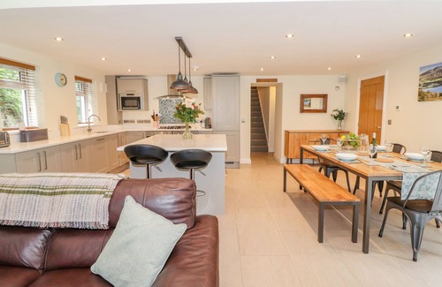 Thornthwaite Cottage | LADSTOCK COTTAGE, pet friendly, with a garden in Braithwaite