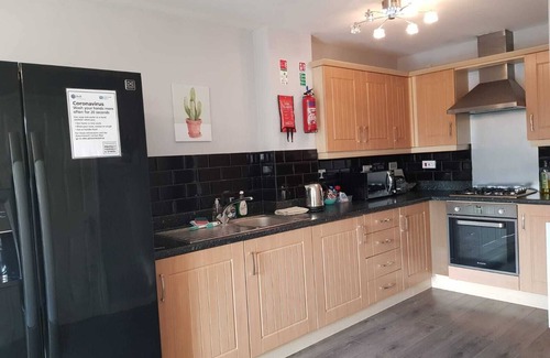 Grimsby House | Ladysmith Complex (8 Bedrooms) - Serviced Accomodation