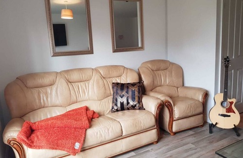 Grimsby House | Ladysmith Complex (8 Bedrooms) - Serviced Accomodation