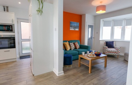 Wyke Regis House | LAGOON VIEW, pet friendly, with a garden in Wyke Regis