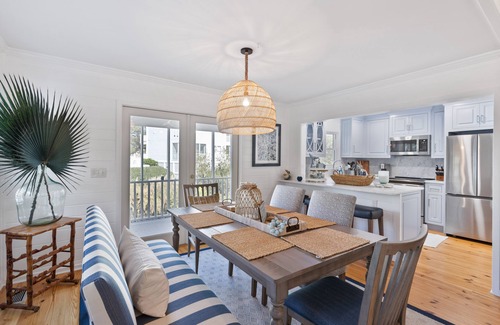 Pelican Bay House | Lagoon view, screen porch w/swing bed, Pool, near beach - 3 Pelican Bay