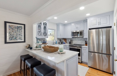 Pelican Bay House | Lagoon view, screen porch w/swing bed, Pool, near beach - 3 Pelican Bay