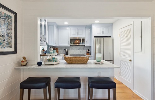 Pelican Bay House | Lagoon view, screen porch w/swing bed, Pool, near beach - 3 Pelican Bay