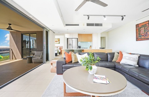 Darwin City Centre Apartment | Lagoon Waterfront Oasis, relaxing balcony & BBQ