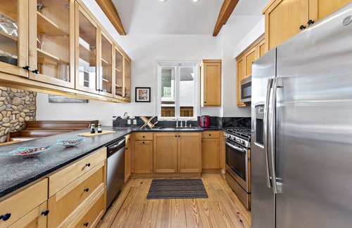 Laguna Beach House | Laguna Beach Coastal Cottage - Steps to the Beach!