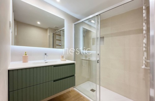 Nino Jesus Apartment | LAGUNARIA - Apartment in Retiro, Madrid by NESTIC