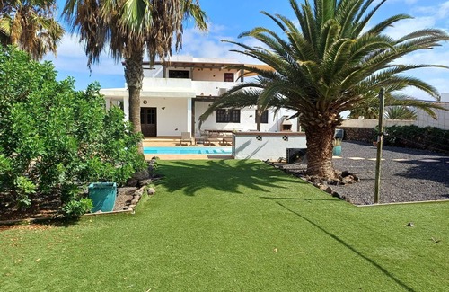 Lajares Villa | Lajares Villa-Sleeps 6-Free Parking-Playground