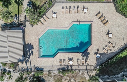 Mid Island Condo | Lake Access, Community Pool, Tennis & Pickleball -Condo Lagoon Landing -Roelens