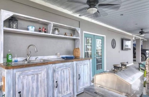 Cobb House | Lake Blackshear Getaway! Pool, BBQ, Firepit & WiFi