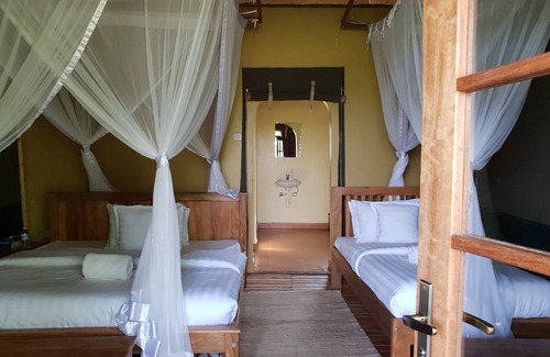 Kisoro Cabin | Lake Chahafi Resort