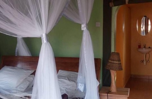 Kisoro Cabin | Lake Chahafi Resort