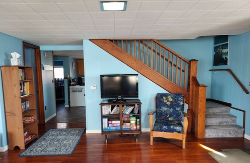 LaGrange House | Lake cottage with a great view. Sylvan Cellars is 10 minutes away.