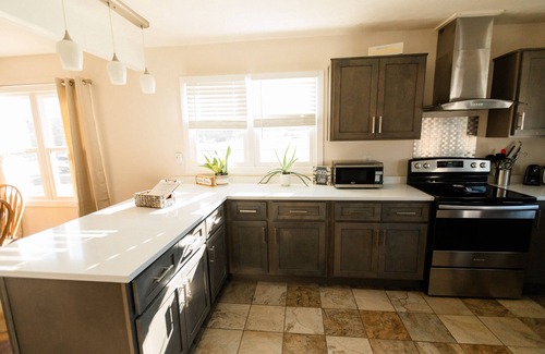 Somerset Cottage | LAKE CUMBERLAND, FENCED YARD, FIRE PIT, HOT TUB, 100 meg internet, FIREPLACE