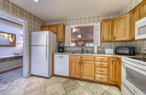 Sea Pines Hotel | Lake Forest 3325