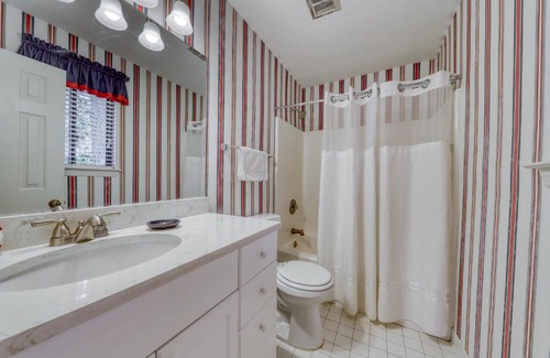 Sea Pines Hotel | Lake Forest 3325