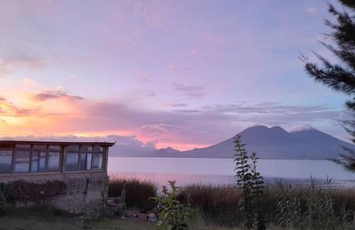 Pasajcap House | Lake front Dulce Bambu