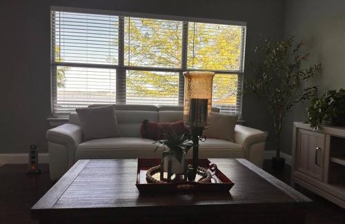 Grand Prairie House | Lake Front Home, around 15 minutes drive to AT&T and Epic Water