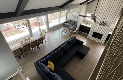 Monticello House | Lake front house with beautiful views and walking distance to Indiana Beach.