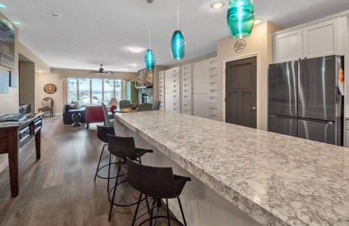 Salem Condo | Lake front Keowee Condo w/Balcony & Resort Amenities! (20 min to Clemson) by RedAwning