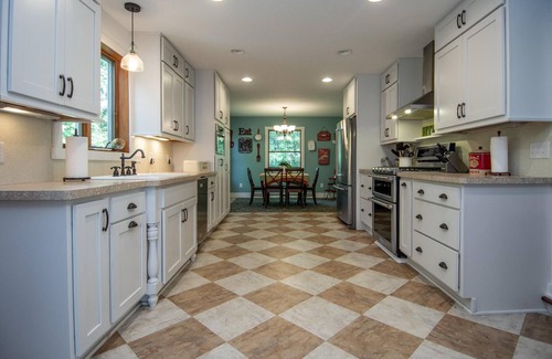 Longville Cabin | Lake Front Lodge, Leech Lake, with Multiple Cabins, Large Groups & Reunions