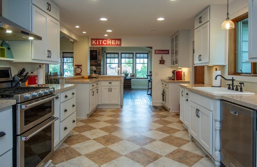 Longville Cabin | Lake Front Lodge, Leech Lake, with Multiple Cabins, Large Groups & Reunions