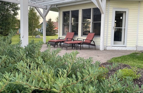 Lowry House | LAKE FRONT OASIS in SPACIOUS 5-bedroom home with WiFi/AC/Heat on Lake Reno