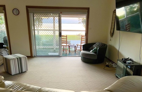 Primbee Villa | Lake-Front Villa w/ Waterviews and Direct Water Access