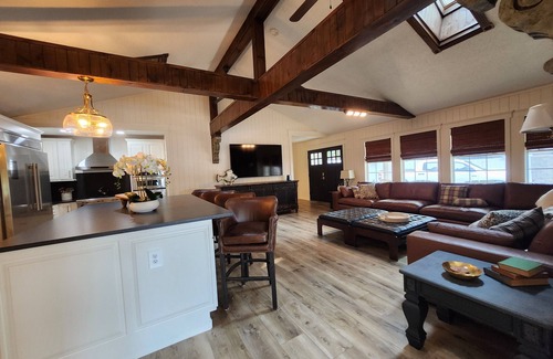 Waterloo House | Lake Greenwood Lodge-Main House and Guest House- Boats and Pups Welcome