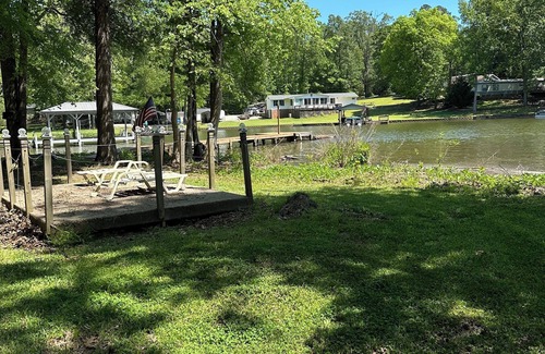 Waterloo House | Lake Greenwood Waterfront RVnSleeps 3-4