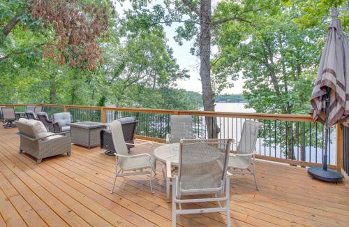 Mid America House | Lake Hamilton Views Hot Springs Family Home!
