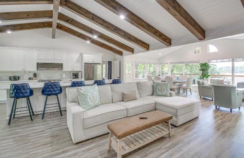 Mid America House | Lake Hamilton Views Hot Springs Family Home!