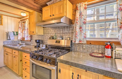 Sanbornton Cabin | Lake Hermit Cabin w/Kayaks & Paddleboards!