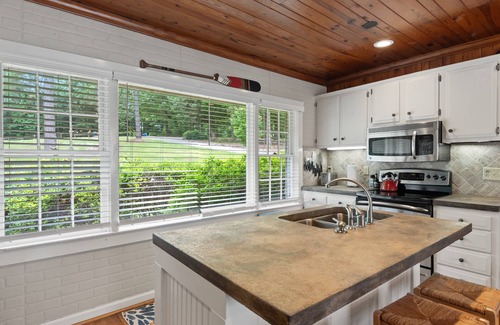 Langston Cabin | Lake House on the Water!