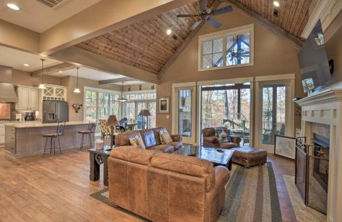 Seneca House | Lake Keowee Cottage with Deck and Private Dock!