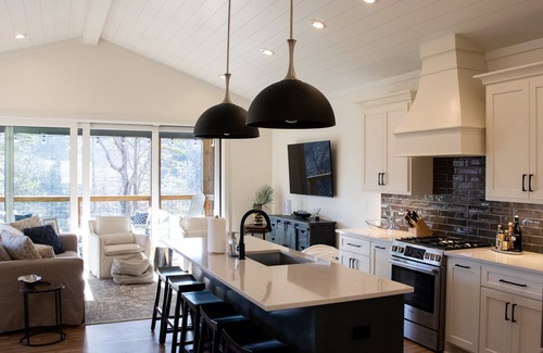 West Union House | Lake Keowee Waterfront Clemson Retreat