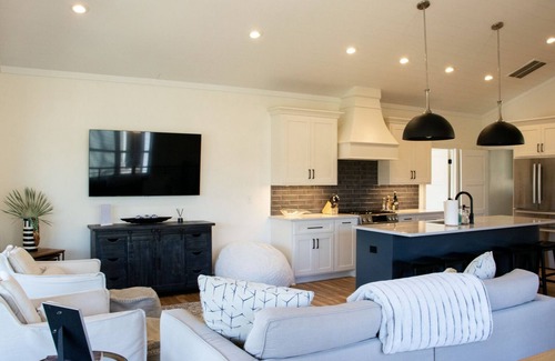 West Union House | Lake Keowee Waterfront Clemson Retreat