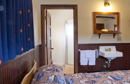 Lake Hotel | Lake Lodge Cabins - Inside the Park