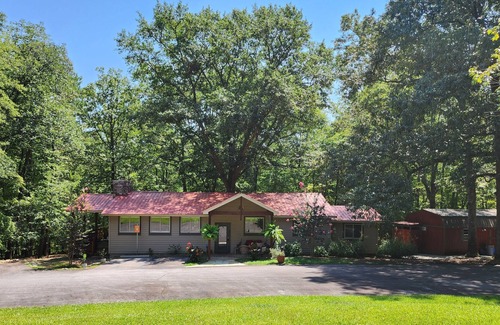 Central Cabin | Lake Lodge -2 miles to downtown and Clemson University
