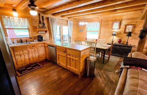 Edgemont Cabin | Lake Log Cabin - right on Greers Ferry lake