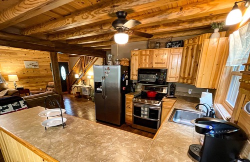 Edgemont Cabin | Lake Log Cabin - right on Greers Ferry lake