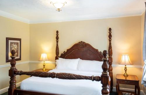 Lake Lure Hotel | Lake Lure Inn and Spa