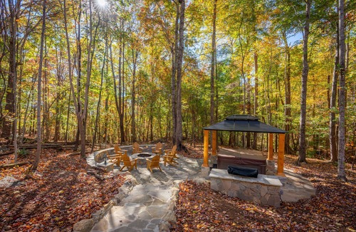 Lake Lure Cabin | Lake Lure Log Cabin Suite - Hot Tub, Fire Pit, Grill, + All Resort Amenities
