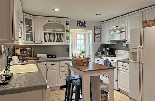 Lake Lure House | Lake Lure Opens May 2026. Rumbling Bald on 14th Hole, Pet Friendly