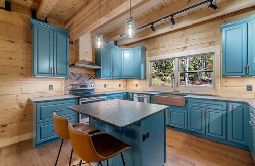 Lake Lure Cabin | Lake Lure's Newest Luxury Log Cabin Behind The Gates of Rumbling Bald Resort!