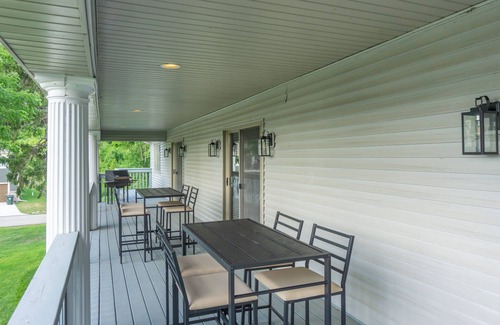 Twin Lakes Condo | Lake Mary View: Pickleball Paradise Penthouse Unit