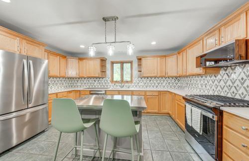 Twin Lakes Apartment | Lake Mary View Pickleball Paradise Penthouse Unit