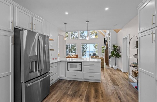 Arcadia House | Lake MI 8BR with Private Beach + Hot Tub