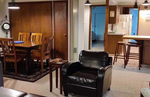 Shelby House | Lake MI Getaway: Relax-Unwind-Create Memories!